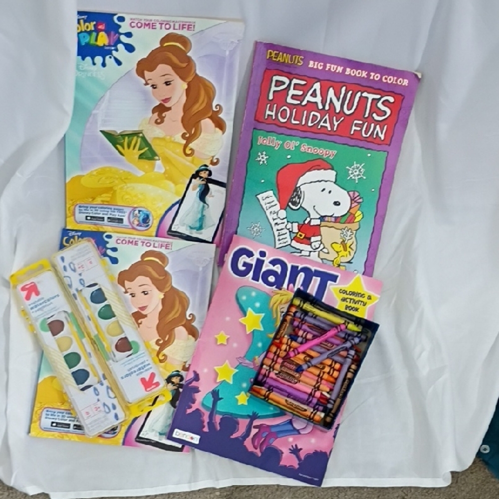 Peanuts Holiday Fun Coloring Book with Crayons - Purple and Red